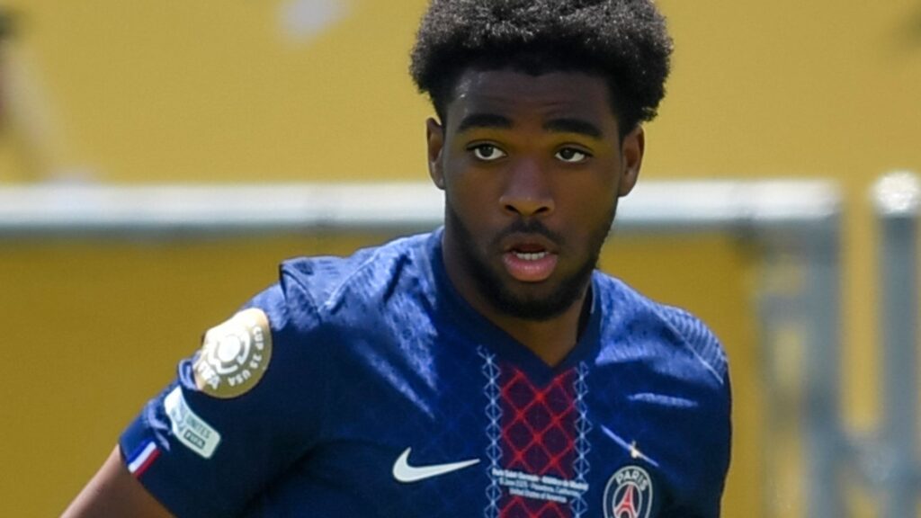 Ibrahim Mbaye en action avec le maillot du PSG