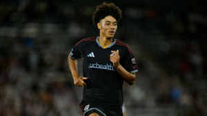 Lucas Herrington en action avec le Colorado Rapids lors d'un match de MLS