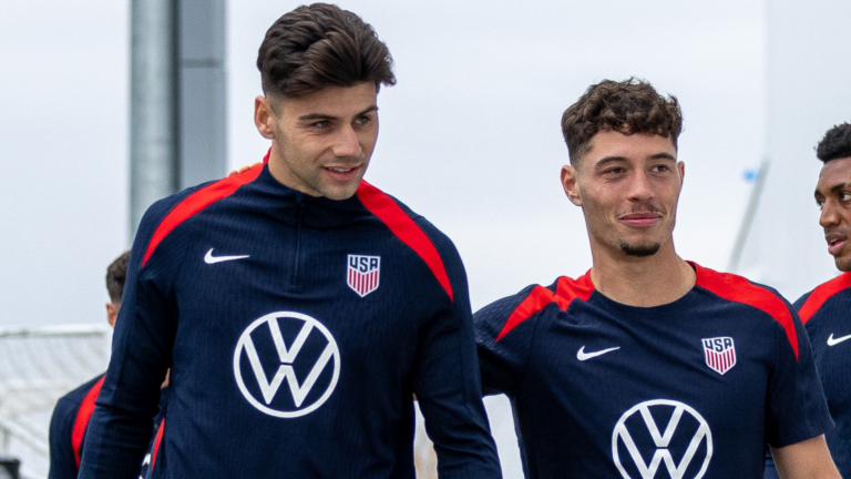 Sebastian Berhalter et Max Arfsten en tenue de Middlesbrough lors de leur présentation officielle