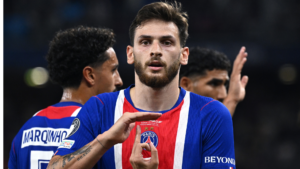 Khvicha Kvaratskhelia célébrant son doublé en Supercoupe d'Europe avec le PSG