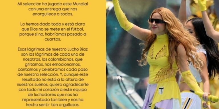 Shakira en tenue de scène, avec un drapeau colombien en arrière-plan