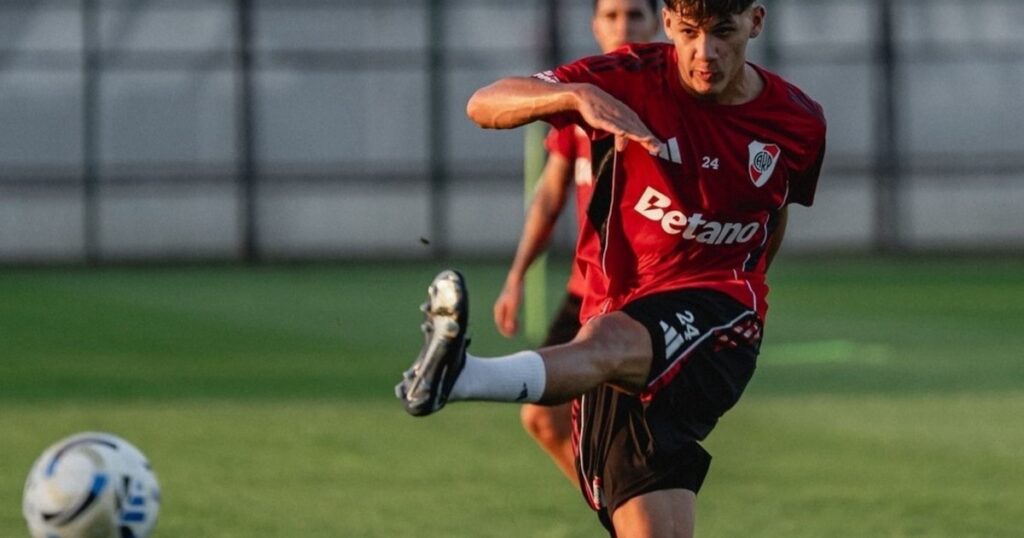 Un Jeune Talent de River Plate Prépare la Seconde Phase de la Saison avec Dévouement