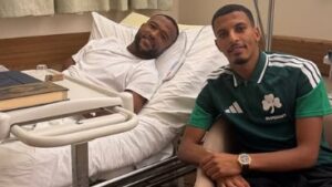 Grave Blessure pour Ayoub El Kaabi : L&rsquo;Attaquant Marocain de l&rsquo;Olympiacos Opéré avec Succès, Longue Indisponibilité