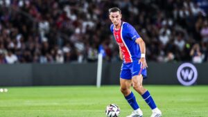 Fabian Ruiz en action avec le maillot du PSG lors d'un match de Ligue des Champions