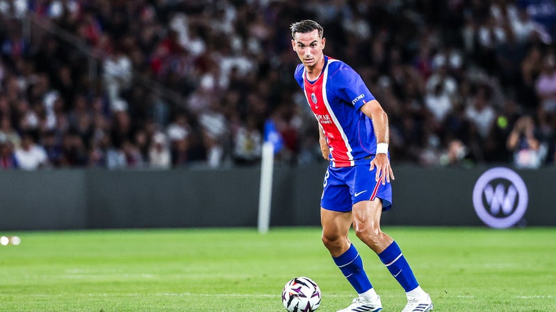 Fabian Ruiz en action avec le maillot du PSG lors d'un match de Ligue des Champions