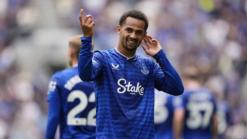 Mercato anglais : les clubs dépensent des millions pour renforcer leurs effectifs