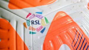 Cartes de joueurs de football avec logos de clubs saoudiens et turcs