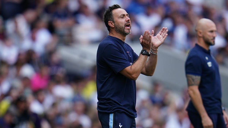 Roberto De Zerbi lors d'un entraînement de Tottenham en 2024
